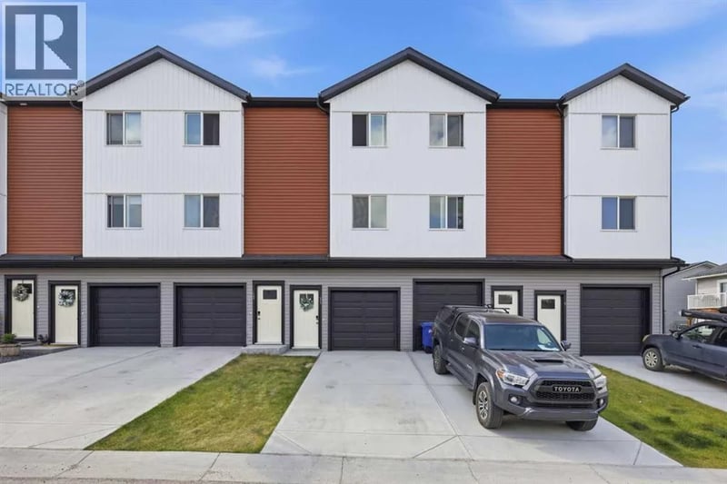 11 Park Lane, Didsbury, Alberta, T0M0W0, Didsbury, Alberta — photo 1 of 5