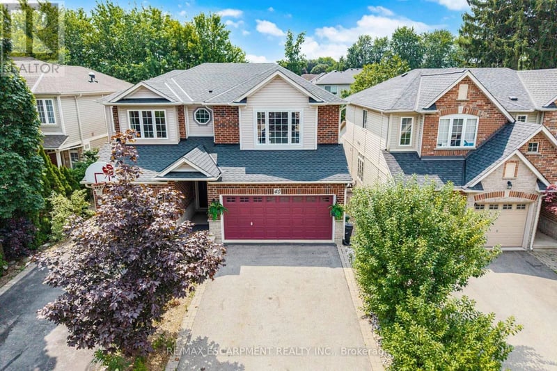 40 Sunnycroft Court, Hamilton (Waterdown), Ontario, L8B0L3, Hamilton (Waterdown), Ontario — photo 1 of 5