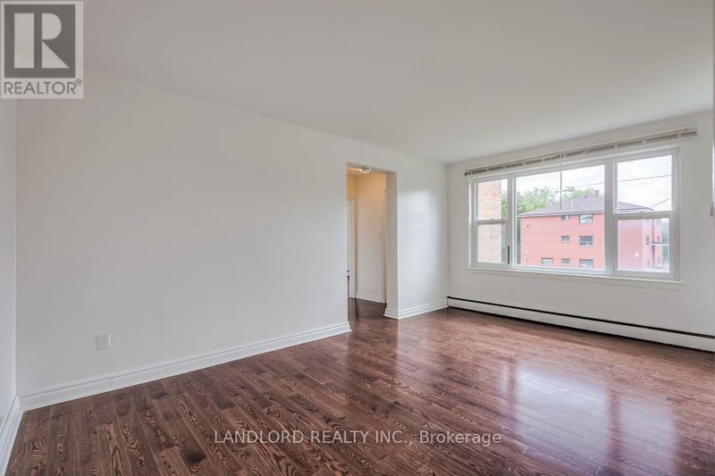 #204 111 Craydon Road, Whitby (Downtown Whitby), Ontario, L1N2B5, Whitby (Downtown Whitby), Ontario — photo 1 of 5