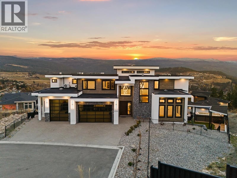 1102 Carnoustie Drive, Kelowna, British Columbia, V1P0A3, Kelowna, British Columbia — photo 1 of 5