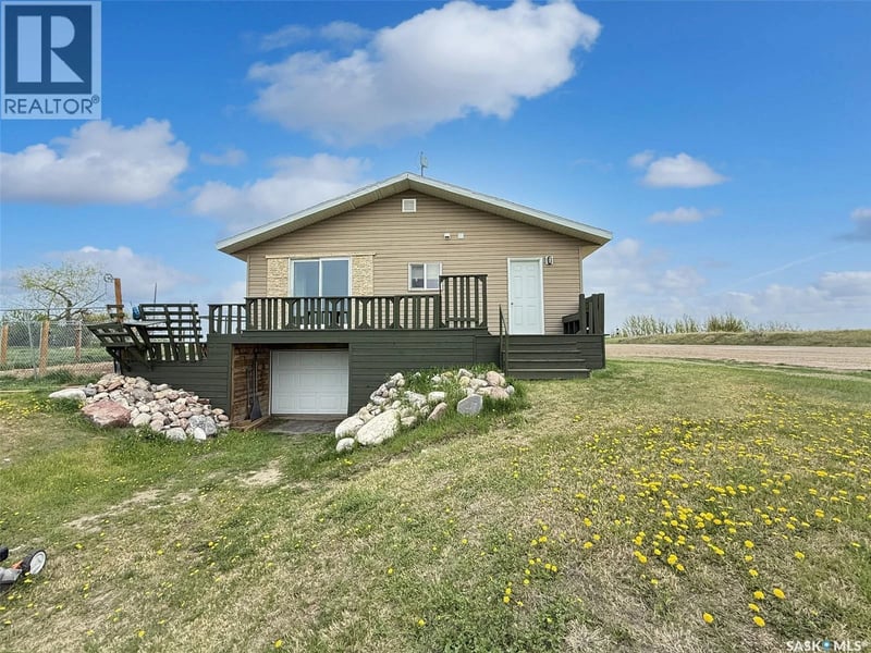 800 Railway AVENUE, Webb, Saskatchewan, S0N2X0, Webb, Saskatchewan — photo 1 of 5