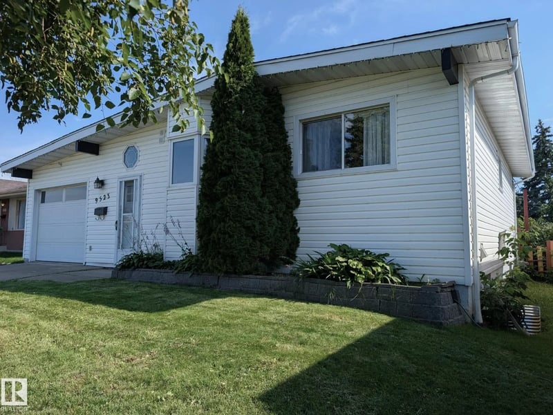 9523 134 AV NW, Edmonton, Alberta, T5E1H8, Edmonton, Alberta — photo 1 of 5