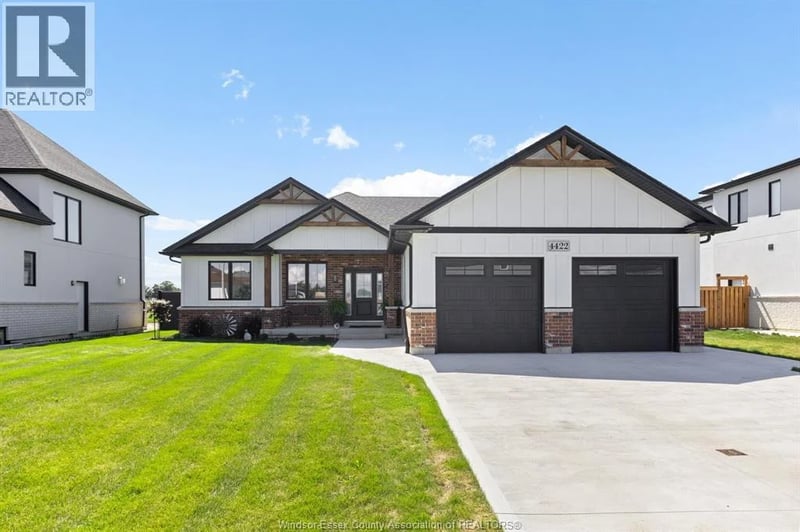 4422 BELMONT, Lakeshore, Ontario, N0P1J0, Lakeshore, Ontario — photo 1 of 5