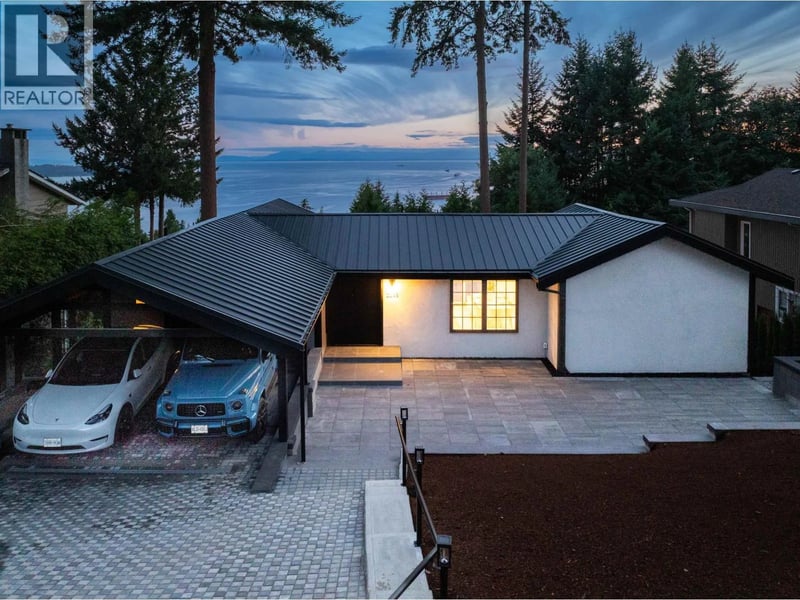 2235 CHAIRLIFT Road, West Vancouver, British Columbia, V7S2T4, West Vancouver, British Columbia — photo 1 of 5