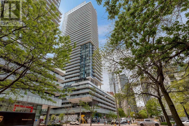 #206 161 Roehampton Avenue, Toronto (Mount Pleasant West), Ontario, M3P1P9, Toronto (Mount Pleasant West), Ontario — photo 1 of 5