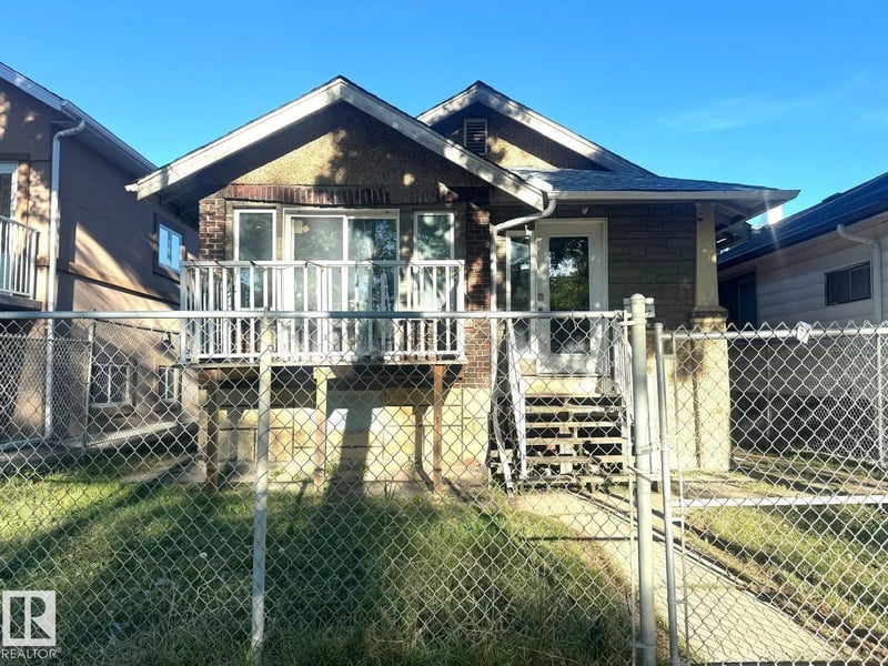 11323 97 ST NW, Edmonton, Alberta, T5G1X3, Edmonton, Alberta — photo 1 of 5
