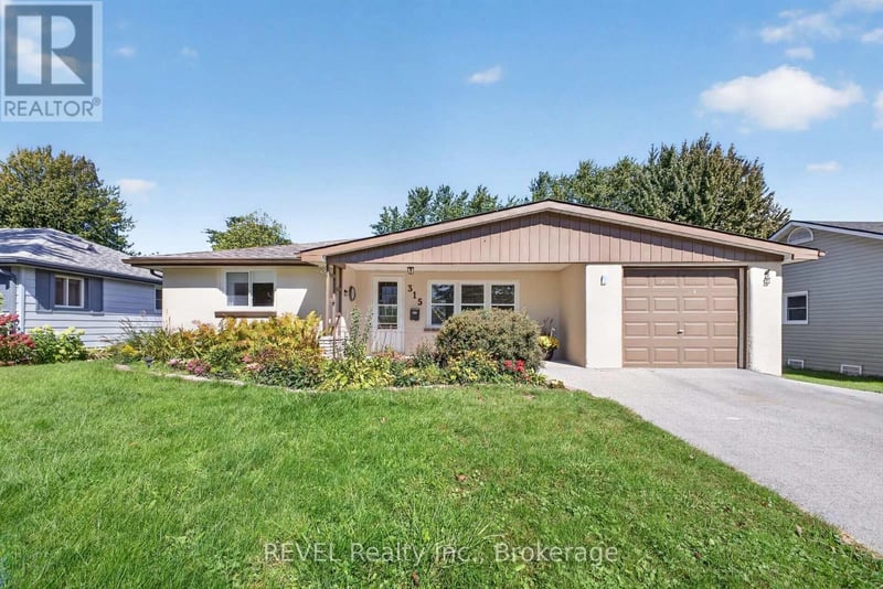315 Park Avenue West, Haldimand (Dunnville), Ontario, N1A1M7, Haldimand (Dunnville), Ontario — photo 1 of 5