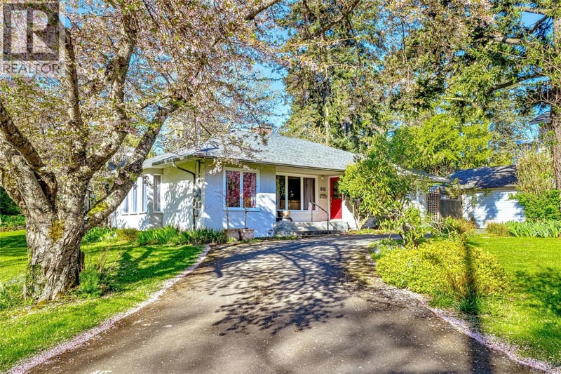 886 Cunningham Road, Esquimalt, British Columbia, V9A4M6, Esquimalt, British Columbia — photo 1 of 5