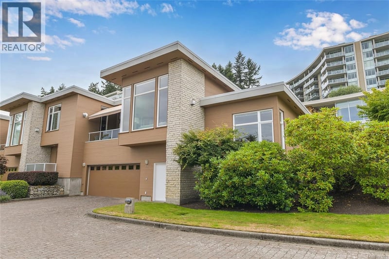 763 Sayward Hill Terrace, Saanich, British Columbia, V8Y3K1, Saanich, British Columbia — photo 1 of 5