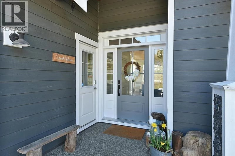605 WOODLAND Avenue, Gibsons, British Columbia, V0N1V1, Gibsons, British Columbia — photo 1 of 5