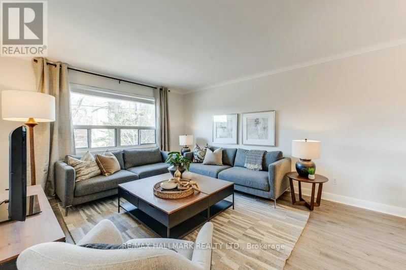 #Upper 225 Woodville Avenue, Toronto (East York), Ontario, M4J2R4, Toronto (East York), Ontario — photo 1 of 5