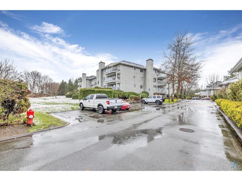 #307 13680 84 Avenue, Surrey, British Columbia, V3W0T6, Surrey, British Columbia — photo 1 of 5