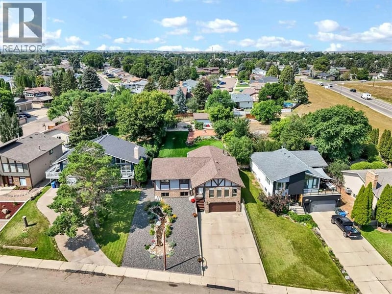 1174 16 Street Northeast, Medicine Hat, Alberta, T1C1P9, Medicine Hat, Alberta — photo 1 of 5