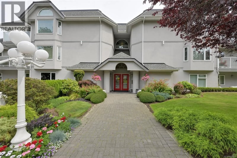 #203 1477 Yale Street, Oak Bay, British Columbia, V8S4R3, Oak Bay, British Columbia — photo 1 of 5