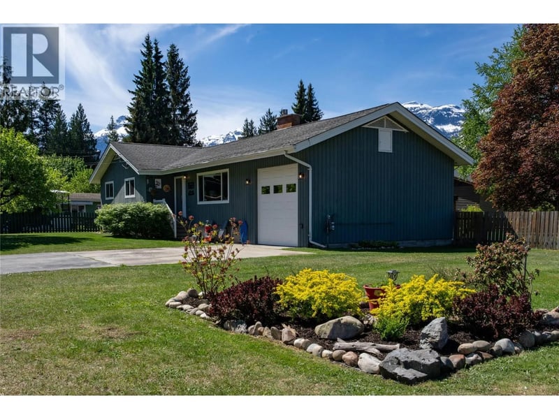 1669 Hiob Road, Revelstoke, British Columbia, V0e2s0, Revelstoke, British Columbia — photo 1 of 5
