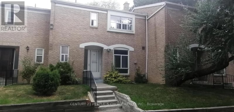 #9 17 Gosford Boulevard, Toronto (Black Creek), Ontario, M3N2G7, Toronto (Black Creek), Ontario — photo 1 of 5