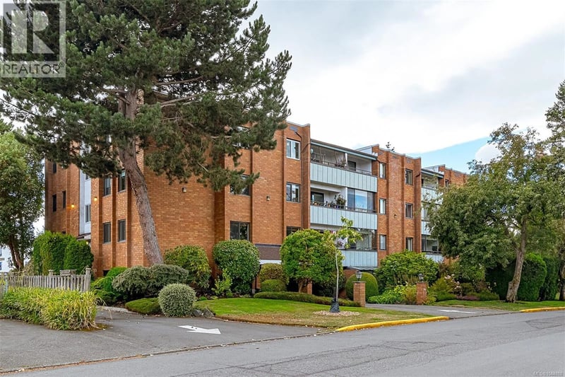 #203 853 Selkirk Avenue, Esquimalt, British Columbia, V9A2T7, Esquimalt, British Columbia — photo 1 of 5