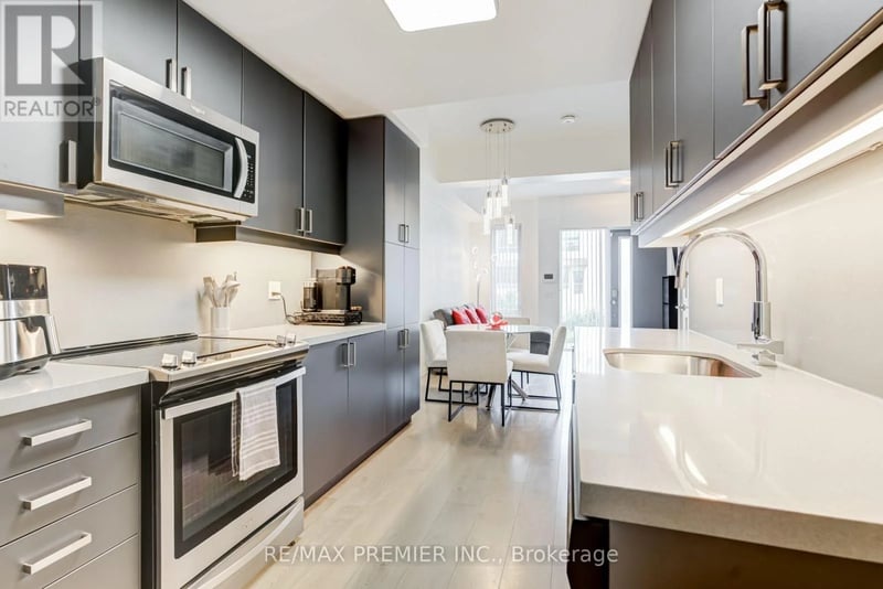 #TH 5 1010 Portage Parkway, Vaughan (Concord), Ontario, L4K0K3, Vaughan (Concord), Ontario — photo 1 of 5