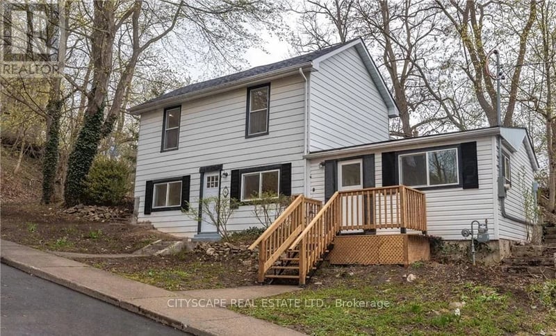 14 Mount Elgin Street, Brant (Paris), Ontario, N3L1G3, Brant (Paris), Ontario — photo 1 of 5