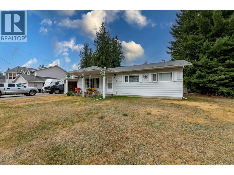 410 Oak Avenue, Sicamous, British Columbia, V0E2V1, Sicamous, British Columbia — photo 1 of 5