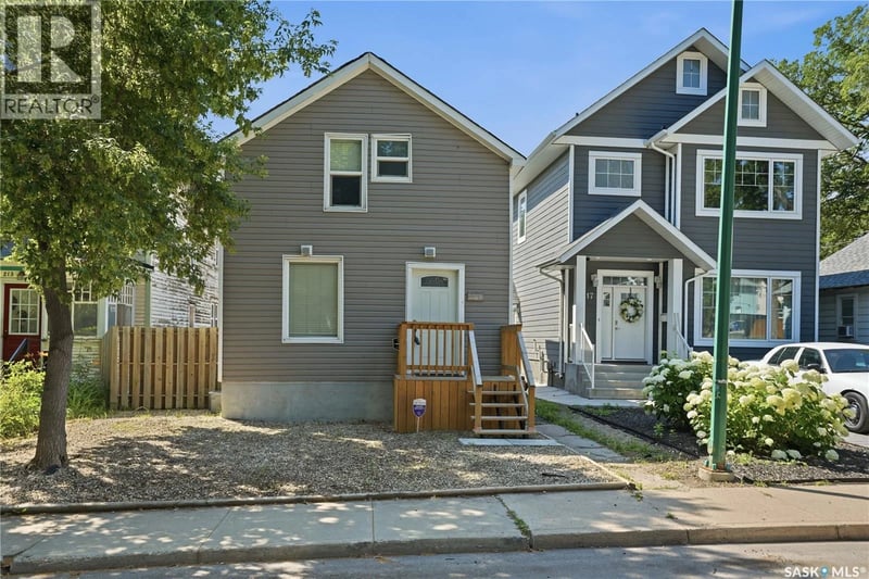 215 26th STREET W, Saskatoon, Saskatchewan, S7L0C3, Saskatoon, Saskatchewan — photo 1 of 5