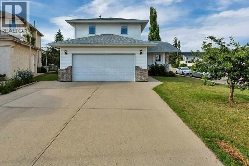 83 Lawrence Crescent, Red Deer, Alberta, T4R2P3, Red Deer, Alberta — photo 1 of 5
