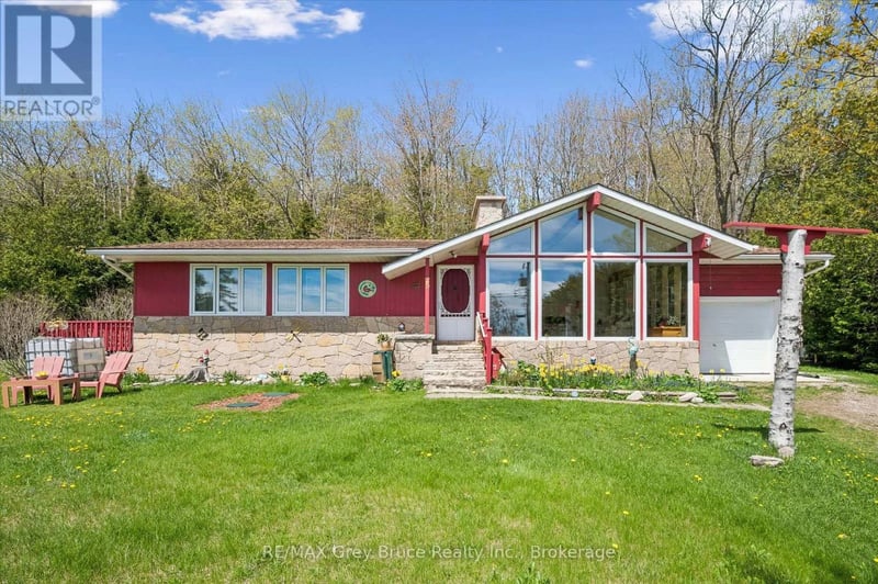 25 Shoreline Drive, Northern Bruce Peninsula, Ontario, N0H1Z0, Northern Bruce Peninsula, Ontario — photo 1 of 5