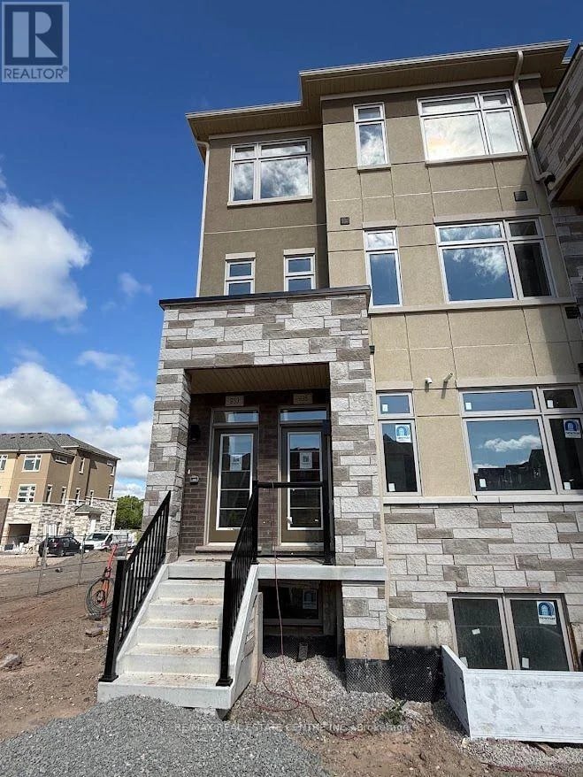 933 North Waterdown Drive, Hamilton (Waterdown), Ontario, L8B1W3, Hamilton (Waterdown), Ontario — photo 1 of 5