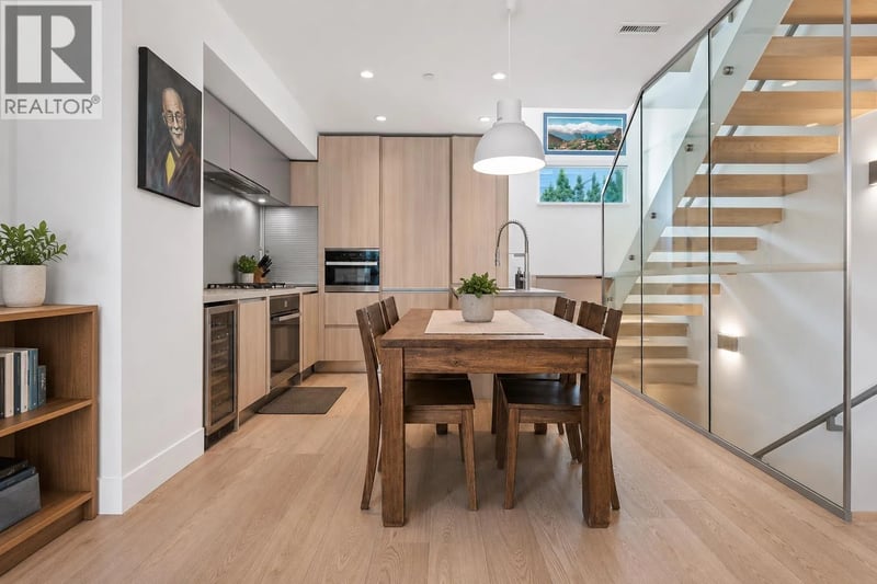 156 WOODSTOCK Avenue, Vancouver, British Columbia, V5Y0N1, Vancouver, British Columbia — photo 1 of 5