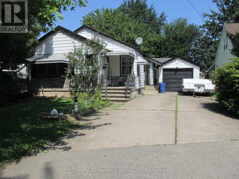 3 Melba Road, St. Catharines (Carlton/Bunting), Ontario, L2M4P5, St. Catharines (Carlton/Bunting), Ontario — photo 1 of 5