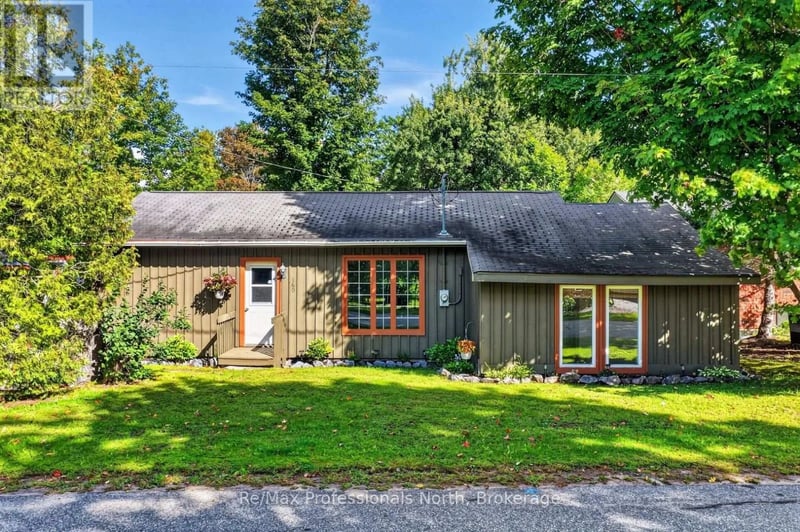 160 Isaac Street, Gravenhurst (Muskoka (S)), Ontario, P1P1G2, Gravenhurst (Muskoka (S)), Ontario — photo 1 of 5