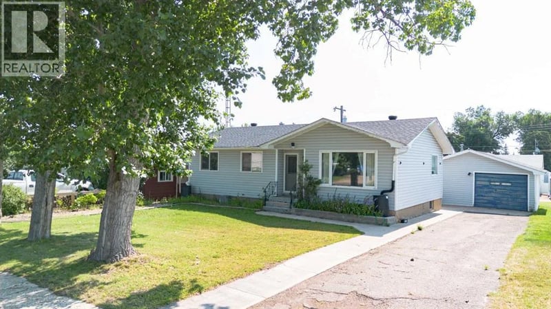 5005 53 Street, Castor, Alberta, T0C0X0, Castor, Alberta — photo 1 of 5