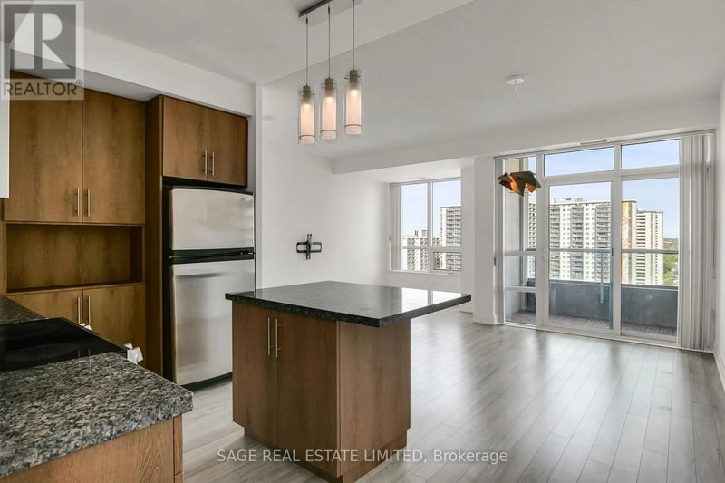 #2104 120 Homewood Avenue, Toronto (North St. James Town), Ontario, M4Y2J3, Toronto (North St. James Town), Ontario — photo 1 of 5