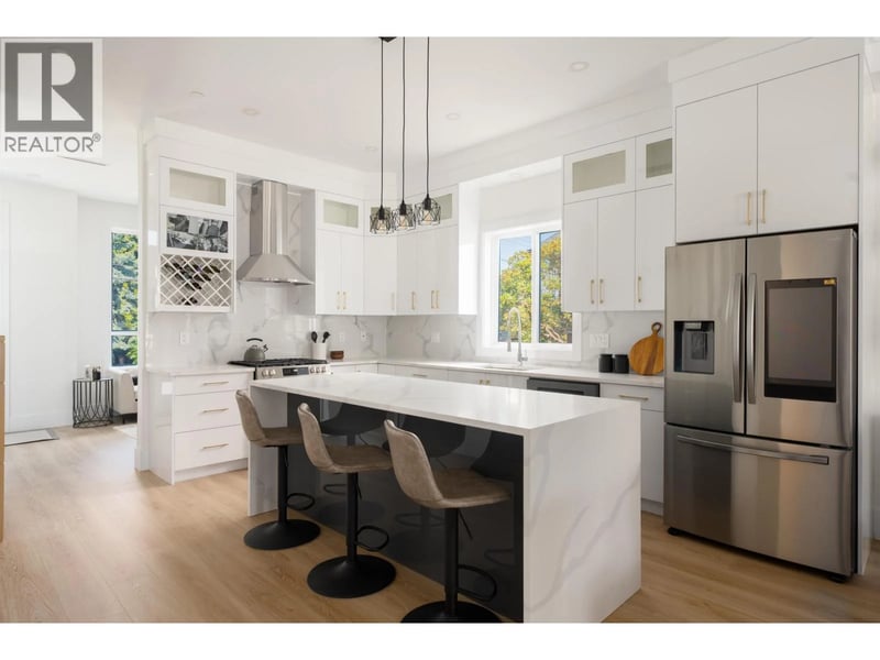 #1 122 EIGHTH Avenue, New Westminster, British Columbia, V3L1X8, New Westminster, British Columbia — photo 1 of 5