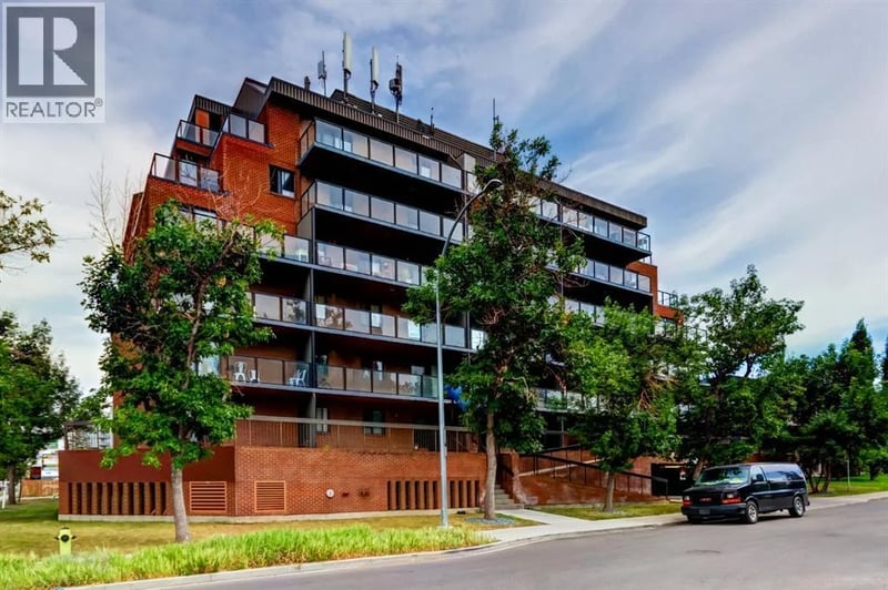 1900 25A Street Southwest, Calgary, Alberta, T3E1Y5, Calgary, Alberta — photo 1 of 5
