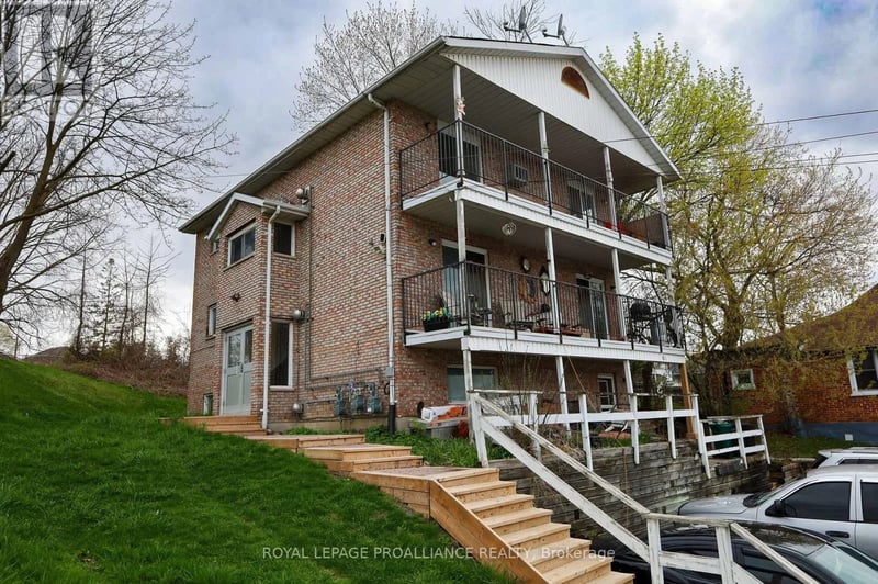 60 Wallbridge Crescent, Belleville (Belleville Ward), Ontario, K8P1Z4, Belleville (Belleville Ward), Ontario — photo 1 of 5