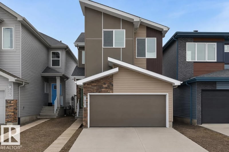 19051 20 AV NW, Edmonton, Alberta, T6M3E8, Edmonton, Alberta — photo 1 of 5