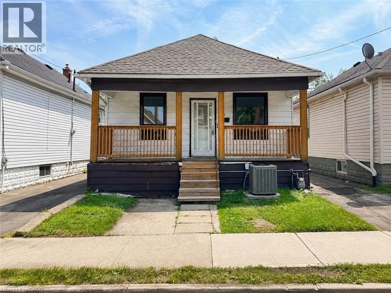 250 WEIR Street North, Hamilton, Ontario, L8H5G3, Hamilton, Ontario — photo 1 of 5