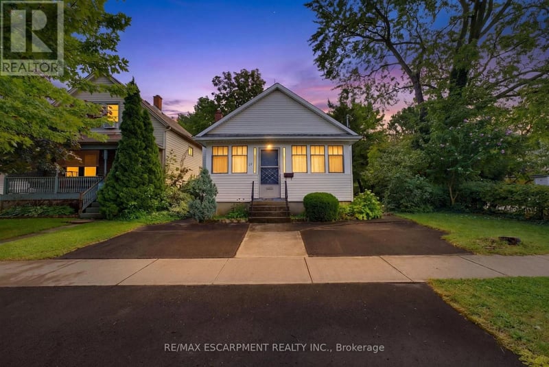 22 Mildred Avenue, St. Catharines (Haig), Ontario, L2R6J1, St. Catharines (Haig), Ontario — photo 1 of 5