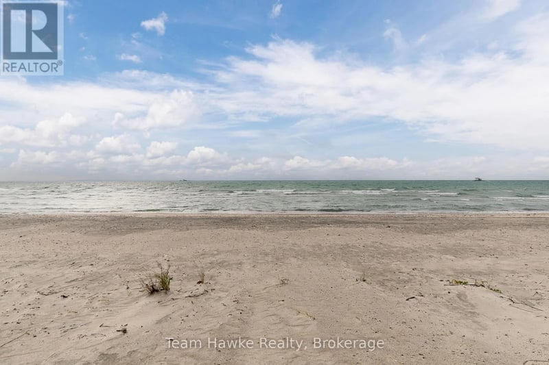 20 Scott Lane, Tiny, Ontario, L0L2J0, Tiny, Ontario — photo 1 of 5