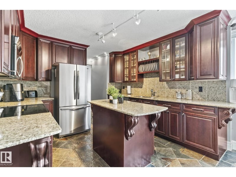 #405 10745 83 AV NW, Edmonton, Alberta, T6E2E5, Edmonton, Alberta — photo 1 of 5