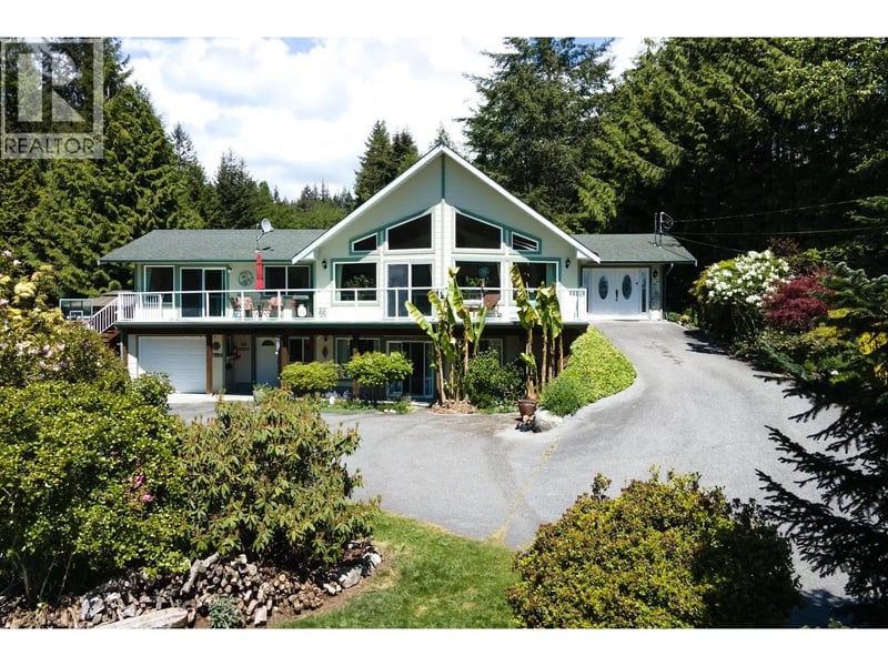 2556 LOWER Road, Roberts Creek, British Columbia, V0N2W4, Roberts Creek, British Columbia — photo 1 of 5