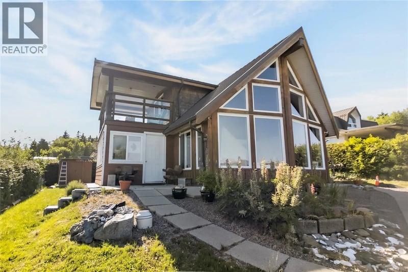 1049 Sixth Avenue, Ucluelet, British Columbia, V0R3A0, Ucluelet, British Columbia — photo 1 of 5