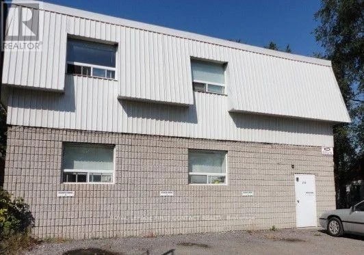 236 Tiffin Street, Barrie (400 North), Ontario, L4N2N4, Barrie (400 North), Ontario — photo 1 of 5