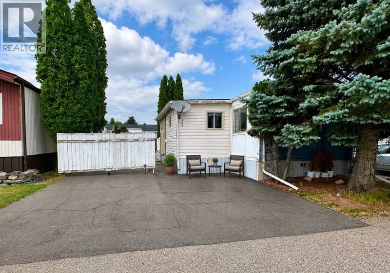 2300 13 Street North, Lethbridge, Alberta, T1H4E8, Lethbridge, Alberta — photo 1 of 5