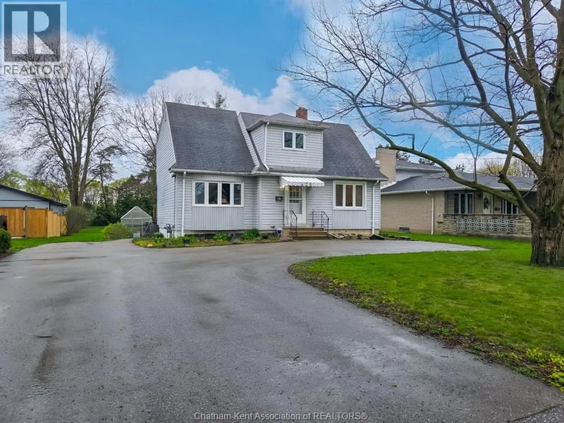 426 Victoria Avenue, Chatham, Ontario, N7L3B3, Chatham, Ontario — photo 1 of 5
