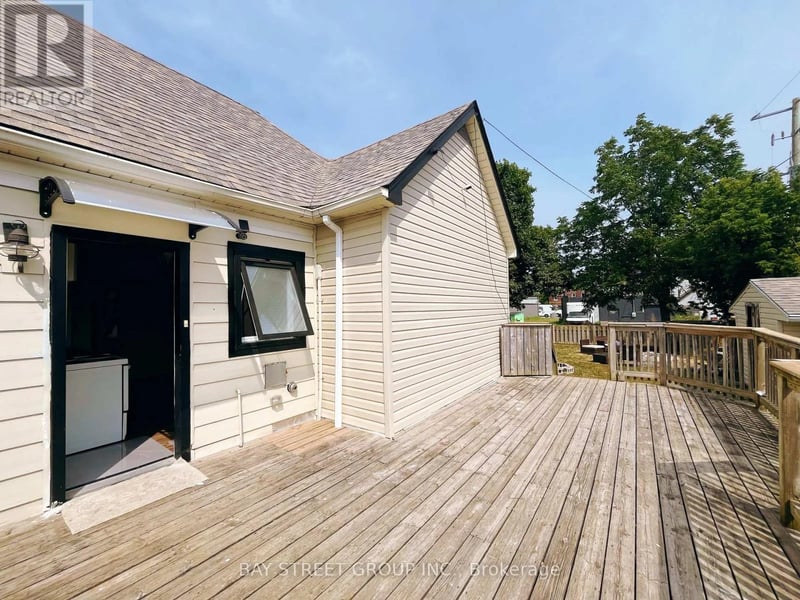 #Back 70 Courtwright Street, Fort Erie (Central), Ontario, L2A2R7, Fort Erie (Central), Ontario — photo 1 of 5