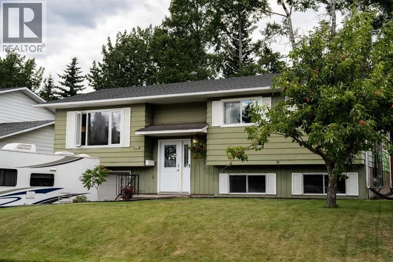 402 Mountain Street, Hinton, Alberta, T7V1K6, Hinton, Alberta — photo 1 of 5
