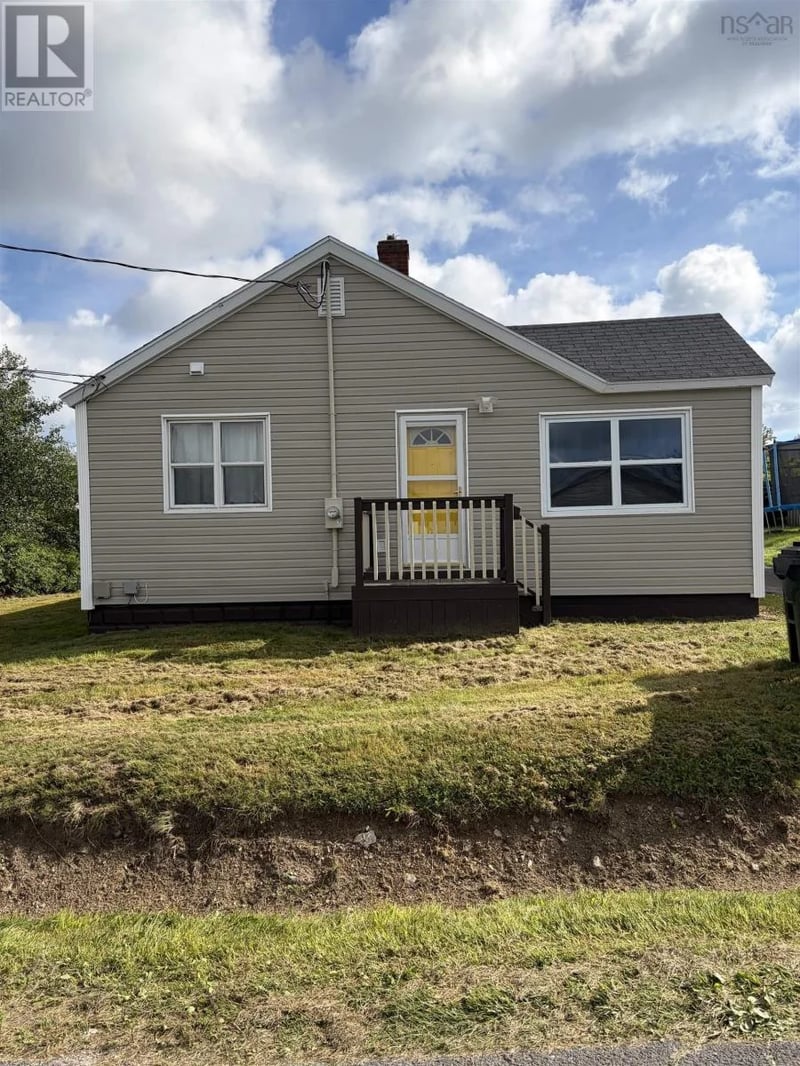 25 Morrison Street, Glace Bay, Nova Scotia, B1A2G7, Glace Bay, Nova Scotia — photo 1 of 5