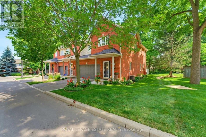 #20 120 Beddoe Drive, Hamilton (Chedoke Park), Ontario, L8P4Z4, Hamilton (Chedoke Park), Ontario — photo 1 of 5